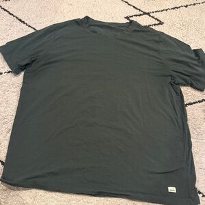 vuori XL t shirt Plain Crew Neck T-Shirt in Dark Green